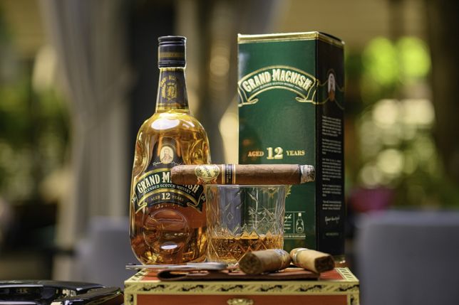 EVENIMENT J.C. NEWMAN - THE SMOKE RING SOCIAL CONSTANTA