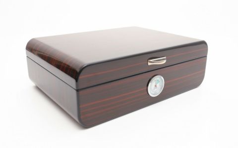 LACQUERED EBONY HUMIDOR Savinelli