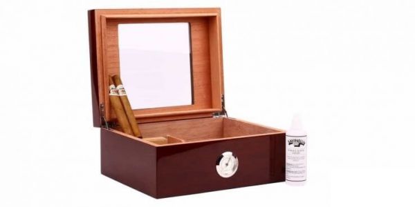 Glasstop walnut humidor Savinelli